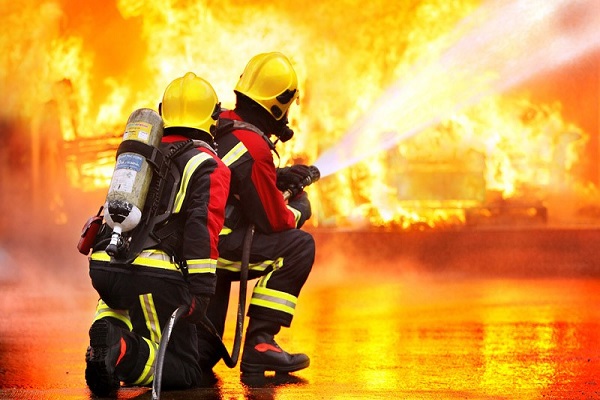 لباس عملیاتی آتش نشانی باید چه خصوصیاتی داشته باشد؟