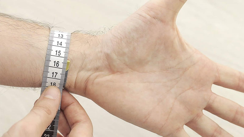 measure-the-wrist-size.jpg